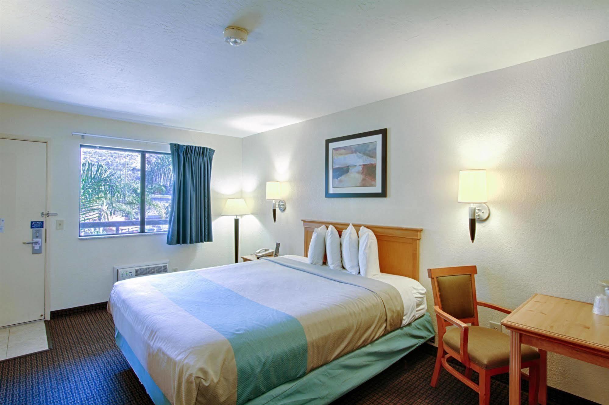 Motel 6 San Diego - Mission Valley Bagian luar foto