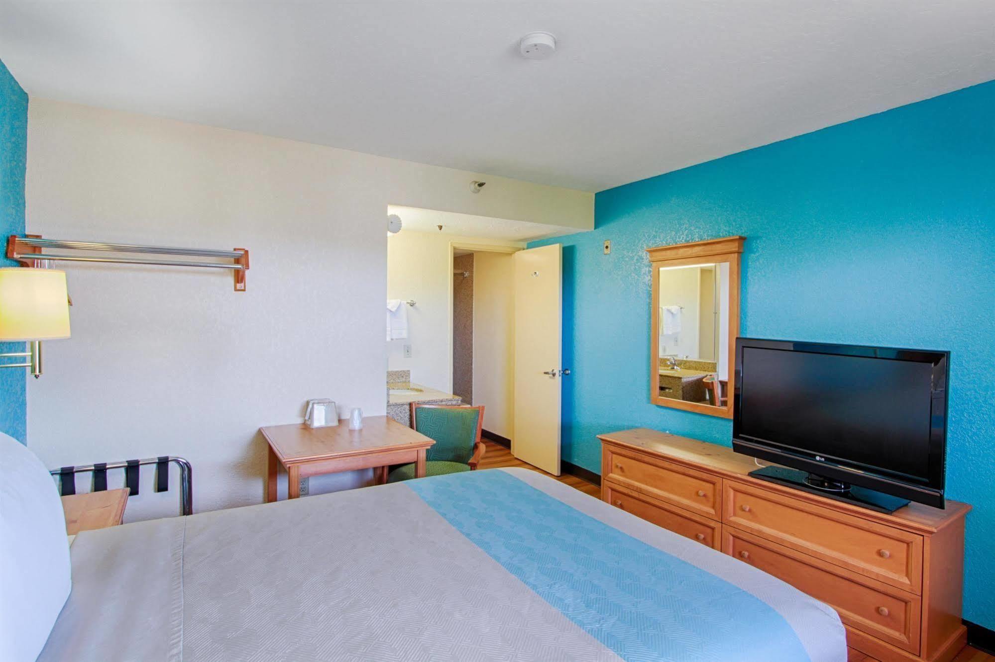 Motel 6 San Diego - Mission Valley Bagian luar foto